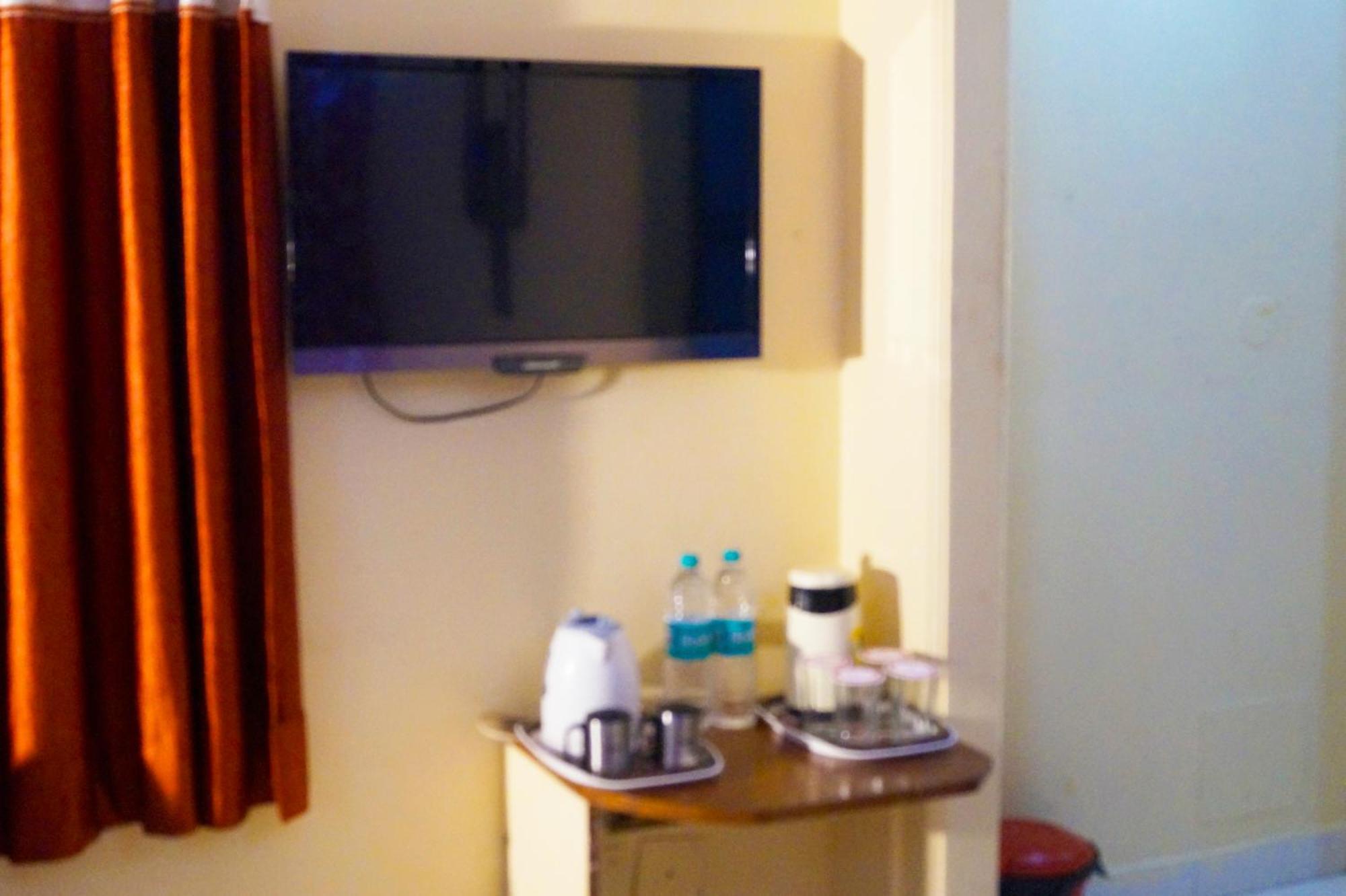 Hotel Maharaja Continental - New Delhi Bagian luar foto